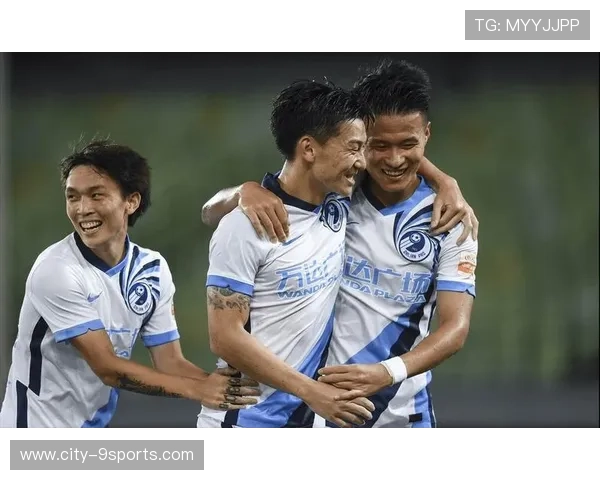 大连再挖潜力左后卫，梯队输送体系成效显著