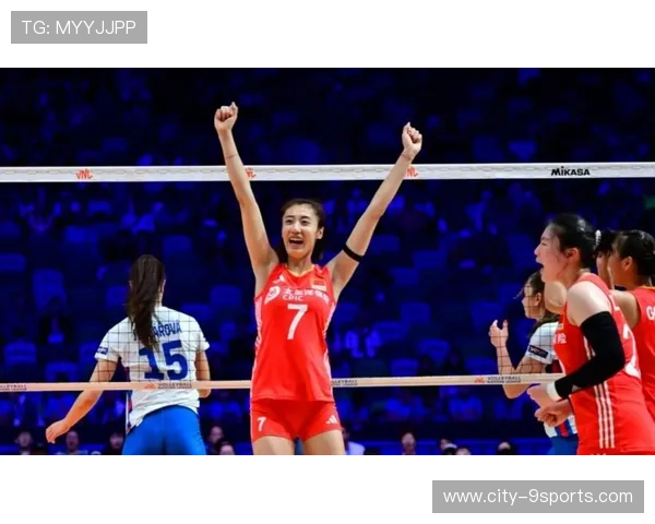 女排副攻三次拦网像盖帽表演