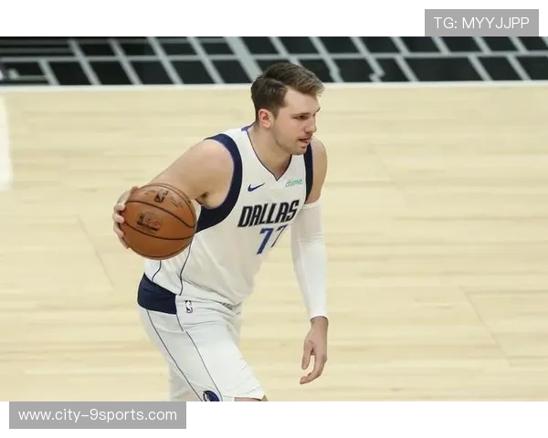 东契奇单场爆发,球队进攻组织再陷讨论 东契奇单场爆发,球队进攻组织再陷讨论